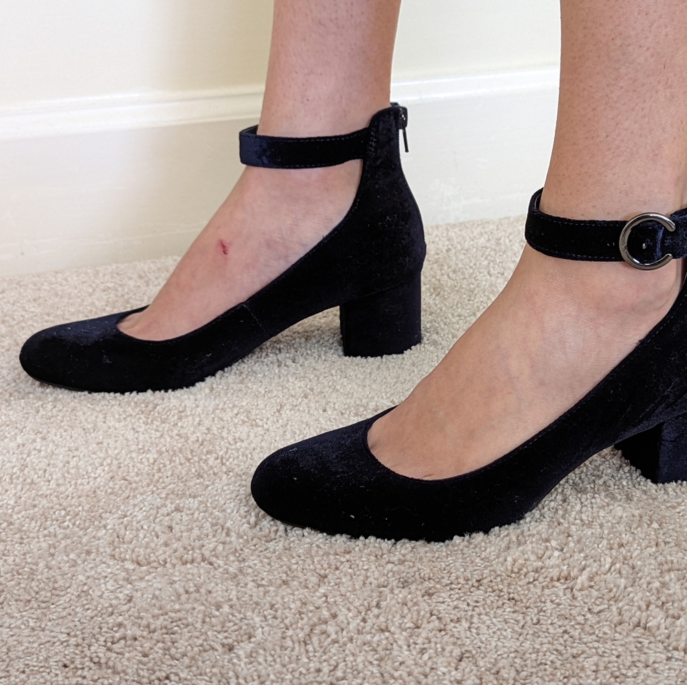 Alfani navy blue pumps